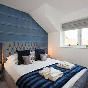 https://aura-retreat-with-free-parking.yorkshirehotels.net
